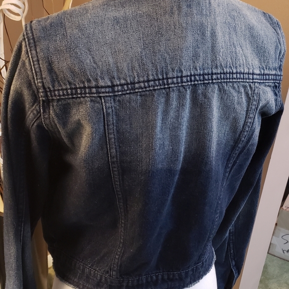 Distressed Colarless Denim Jacket - Picture 7 of 8